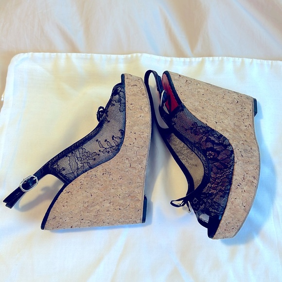 CH Carolina Herrera Black Floral Lace Cork Wedge Sandals with Pearl Accents EU40 - Picture 5 of 12